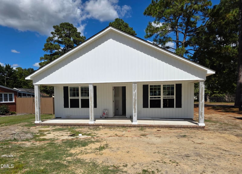 307 Holmes St, Benson, NC 27504
