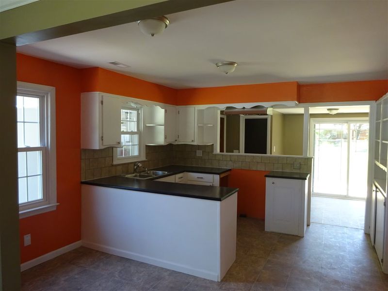 307 Lizzie St, Selma, NC 27576