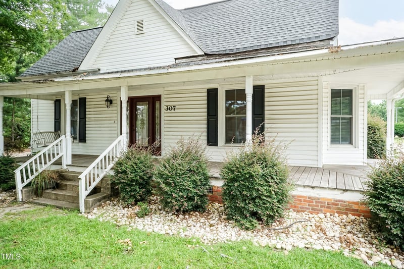307 Main St, Youngsville, NC 27596