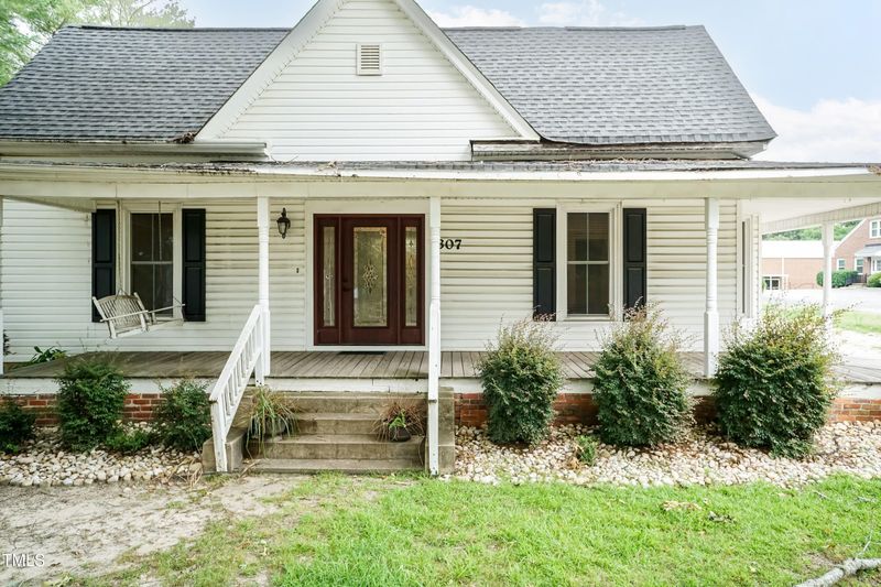 307 E Main St, Youngsville, NC 27596