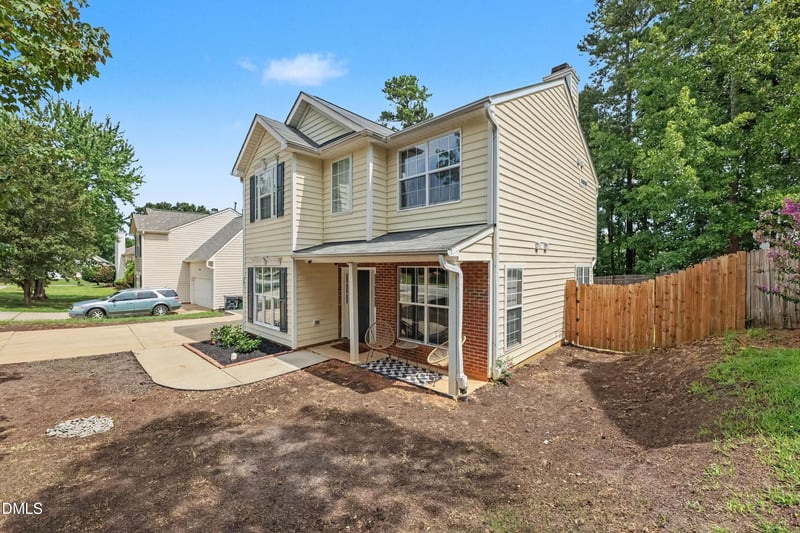 307 Ridge Lake Dr, Apex, NC 27539