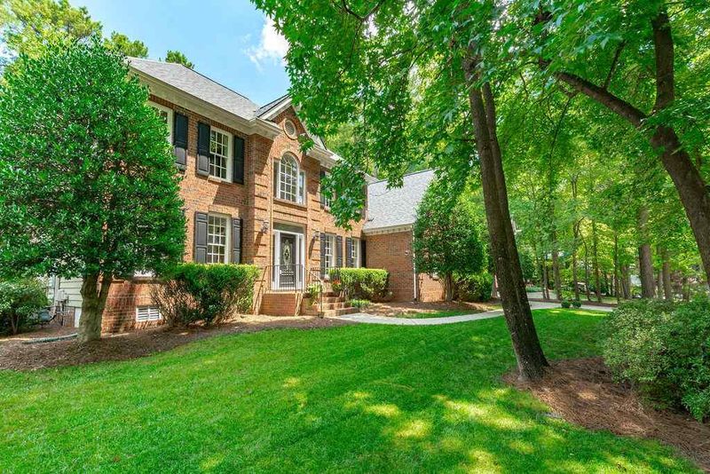 307 Southglen Dr, Cary, NC 27518