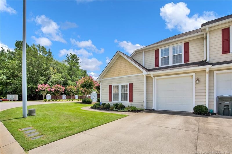 3072 Candlelight Dr, Fayetteville, NC 28311