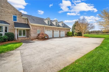 3073 Beaver Hills Dr, Burlington, NC 27215