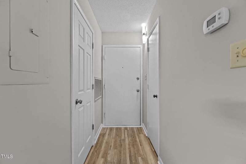 3077 Huntleigh Dr, Raleigh, NC 27604