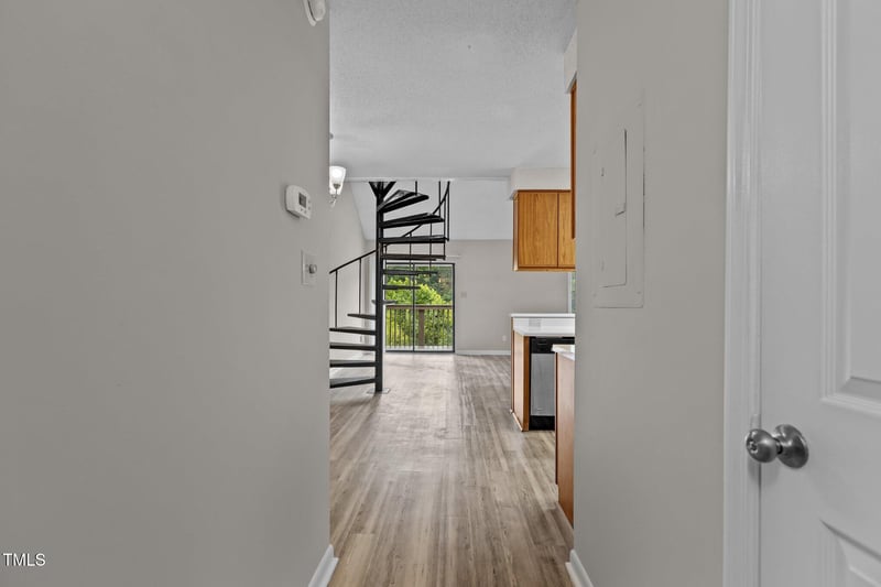 3077 Huntleigh Dr, Raleigh, NC 27604