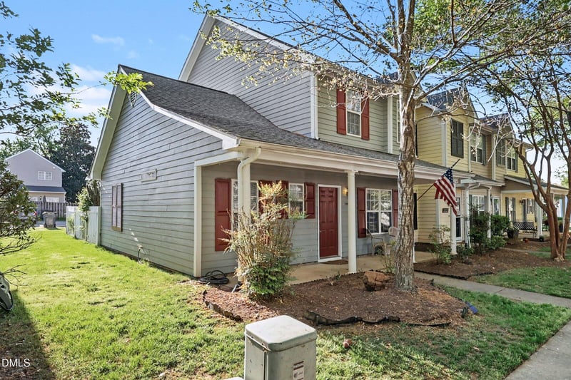 308 Commons Dr, Holly Springs, NC 27540