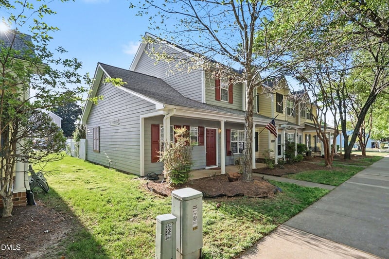 308 Commons Dr, Holly Springs, NC 27540