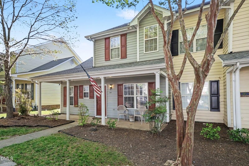 308 Commons Dr, Holly Springs, NC 27540