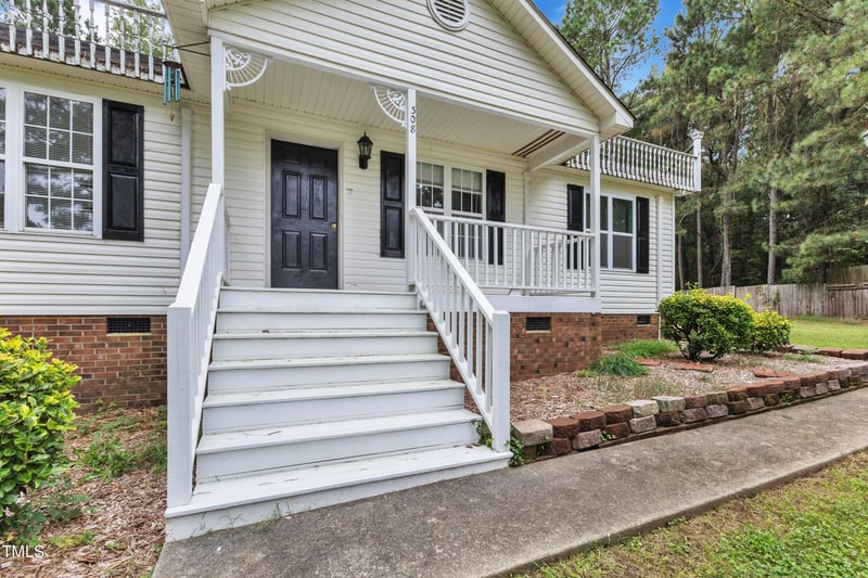 308 Deep Creek Dr, Clayton, NC 27520