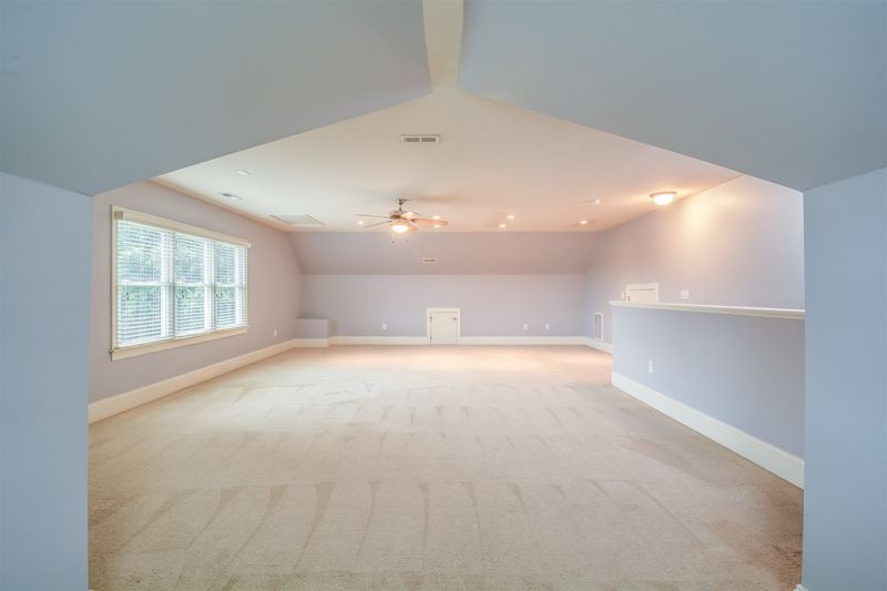 308 Edgepine Dr, Holly Springs, NC 27540