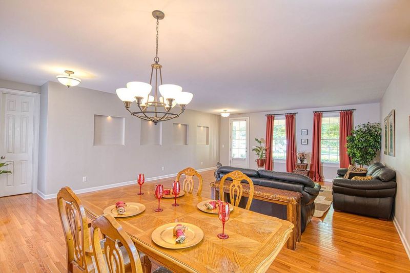 308 Meadowcrest Pl, Holly Springs, NC 27540