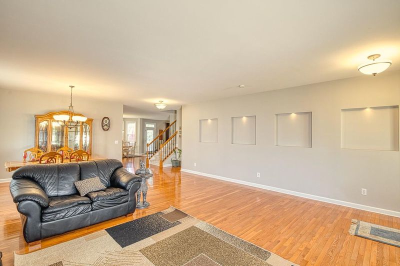 308 Meadowcrest Pl, Holly Springs, NC 27540