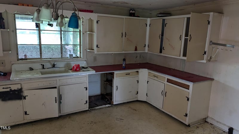 308 Roxboro St, Haw River, NC 27258