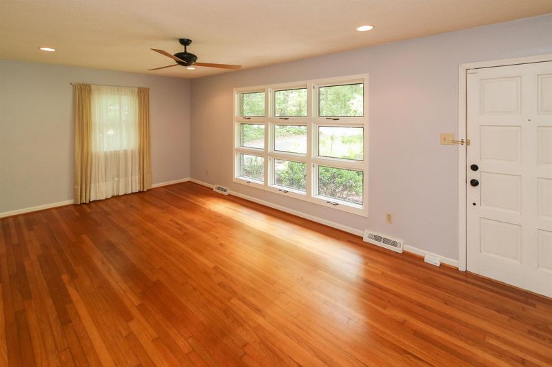 308 Yorktown Dr, Chapel Hill, NC 27516