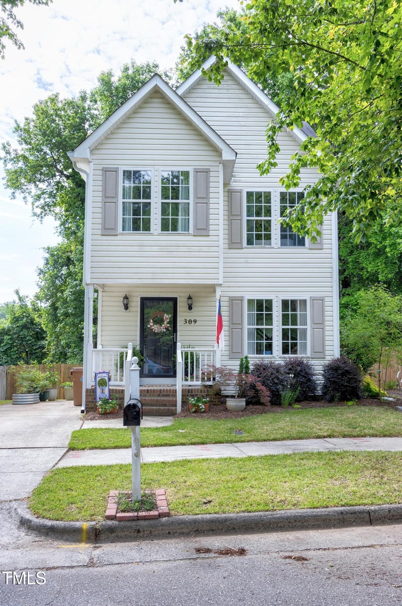 309 Cross Hill Ln, Holly Springs, NC 27540