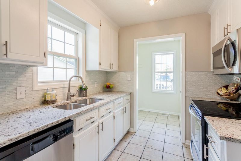 309 Dobro Ct, Zebulon, NC 27597