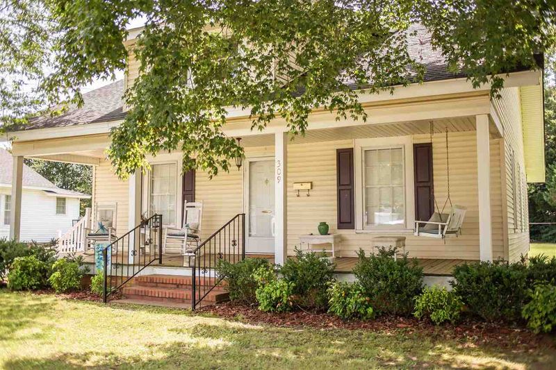 309 E F St, Erwin, NC 28339