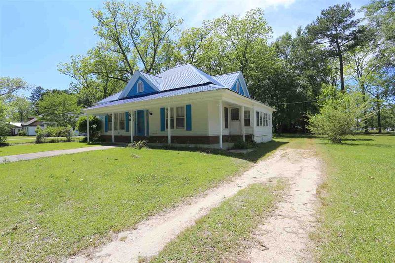 309 N Green St, Selma, NC 27576