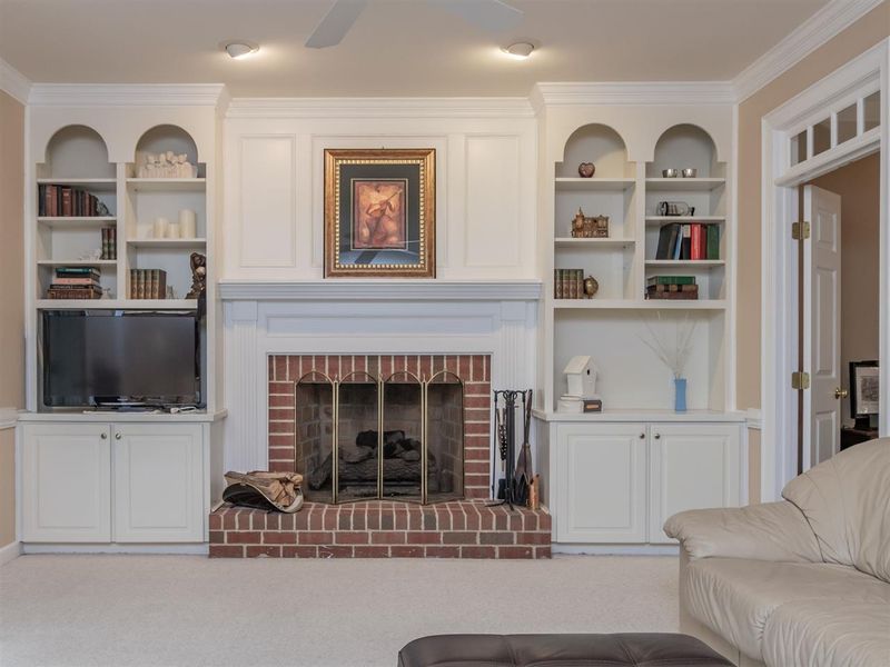 309 Lochside Dr, Cary, NC 27518