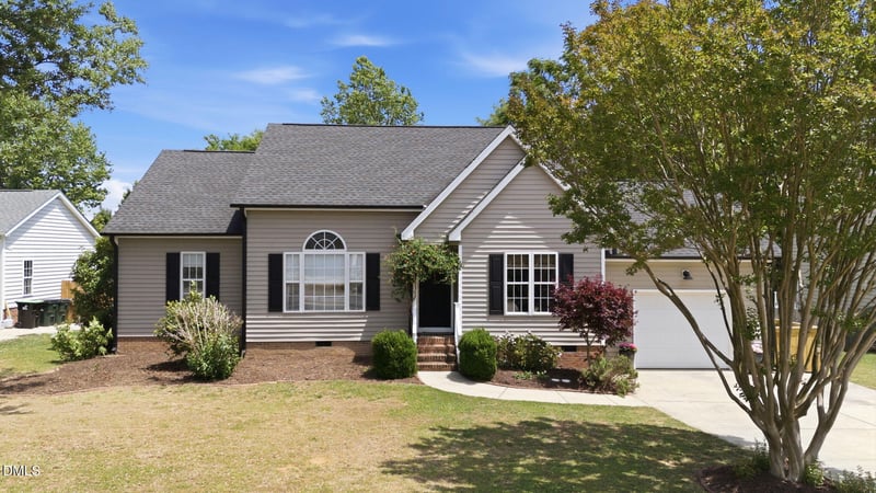 309 Springside Dr, Holly Springs, NC 27540
