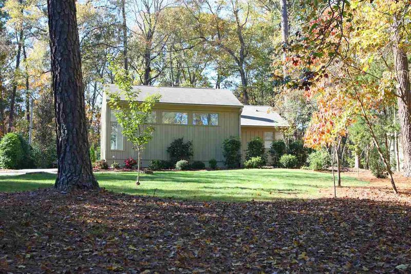 31 N Circle Dr, Chapel Hill, NC 27516