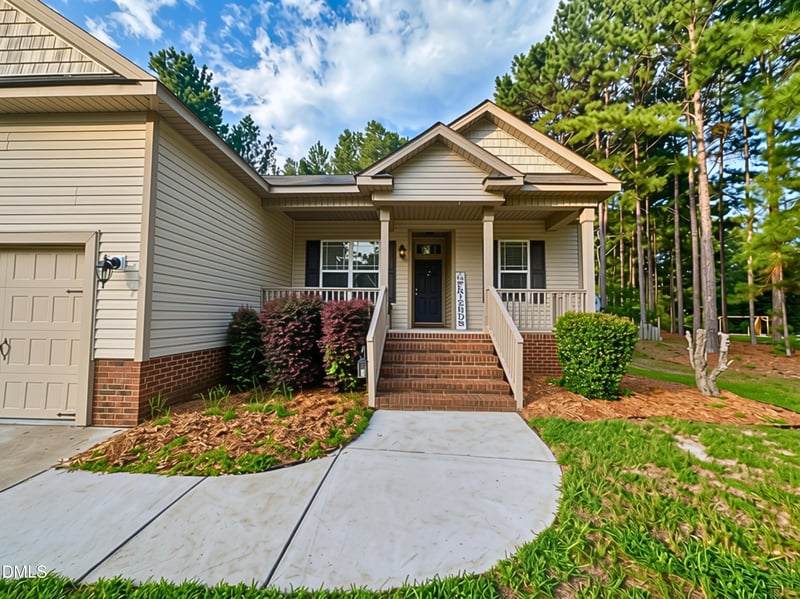 31 Maple Leaf Ct, Lillington, NC 27546