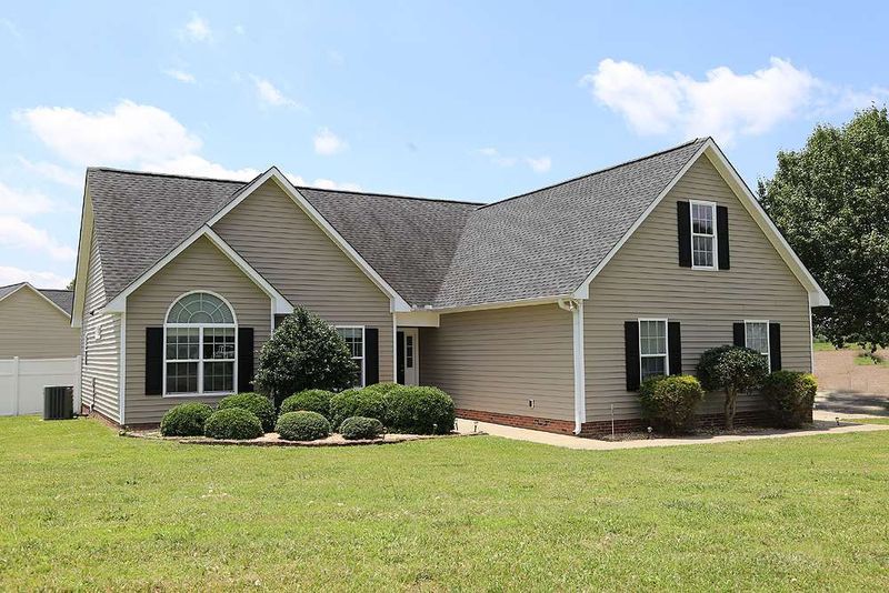 31 Park Ln, Coats, NC 27521
