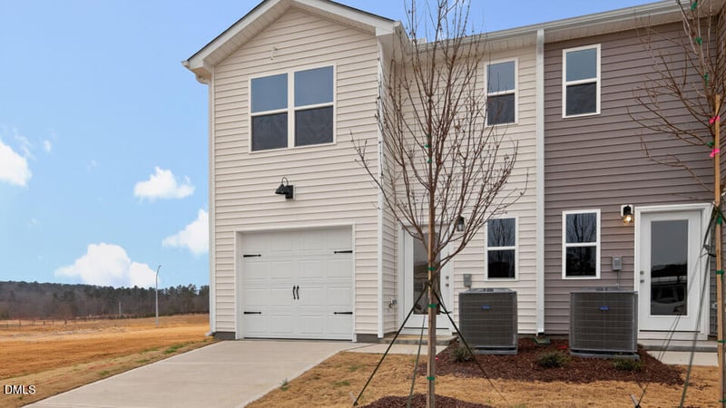 31 Rusling Leaf Dr, Fuquay Varina, NC 27526