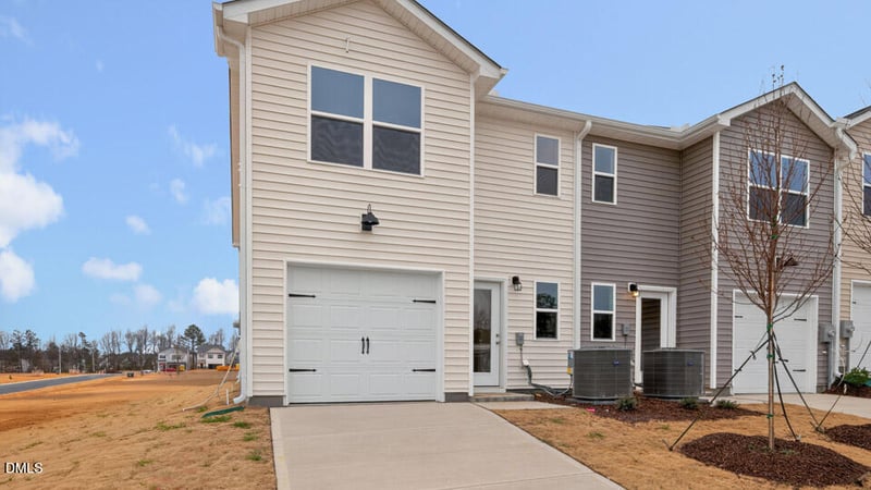 31 Rusling Leaf Dr, Fuquay Varina, NC 27526