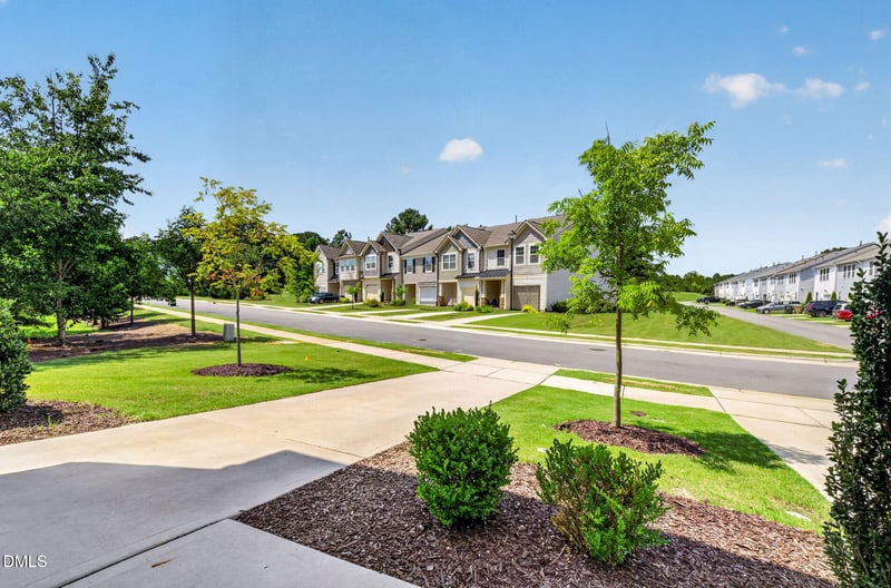 31 Wildflower Cir, Clayton, NC 27520