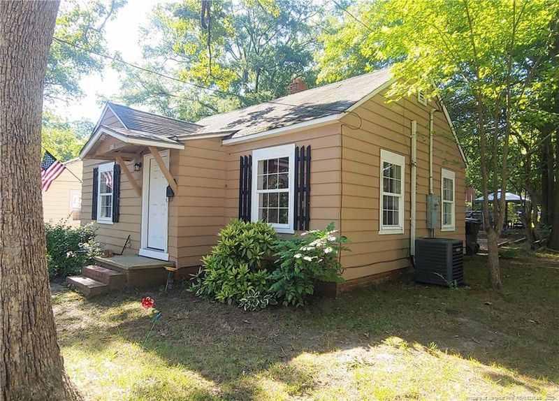 310-312 Charlotte Ave, Sanford, NC 27330