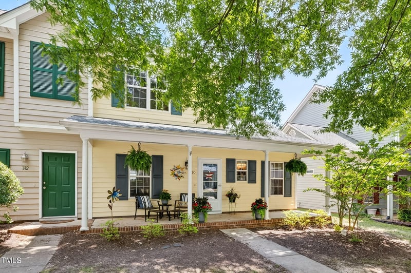 310 Commons Dr, Holly Springs, NC 27540