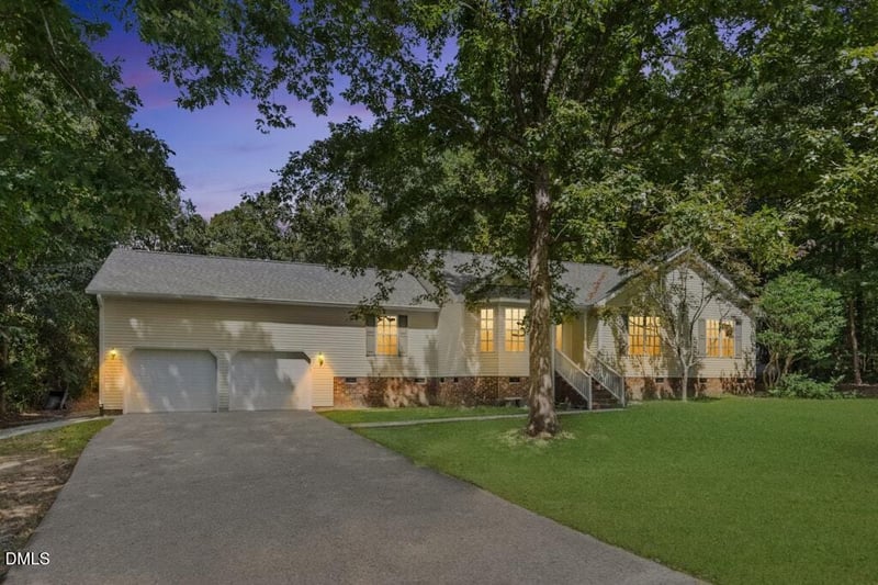 310 Davis Farm Dr, Selma, NC 27576