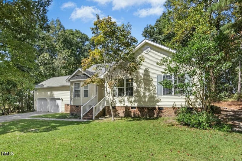 310 Davis Farm Dr, Selma, NC 27576