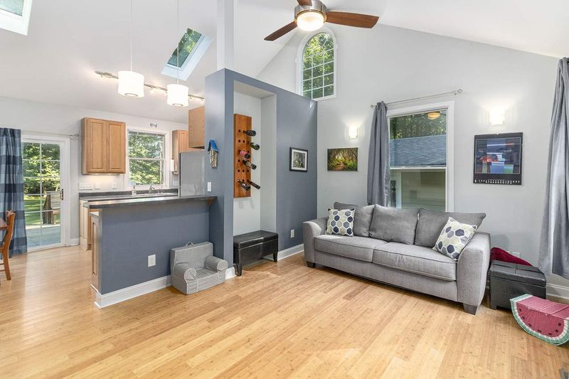 310 Hemlock Dr, Durham, NC 27705