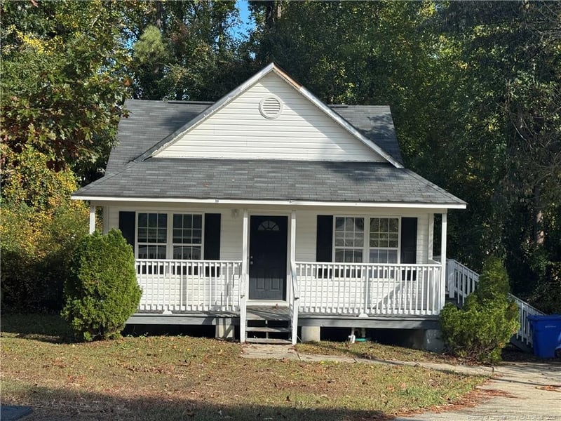 310 Nugget Ct, Fayetteville, NC 28311