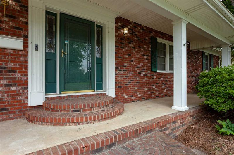 310 N Robertson St, Clayton, NC 27520