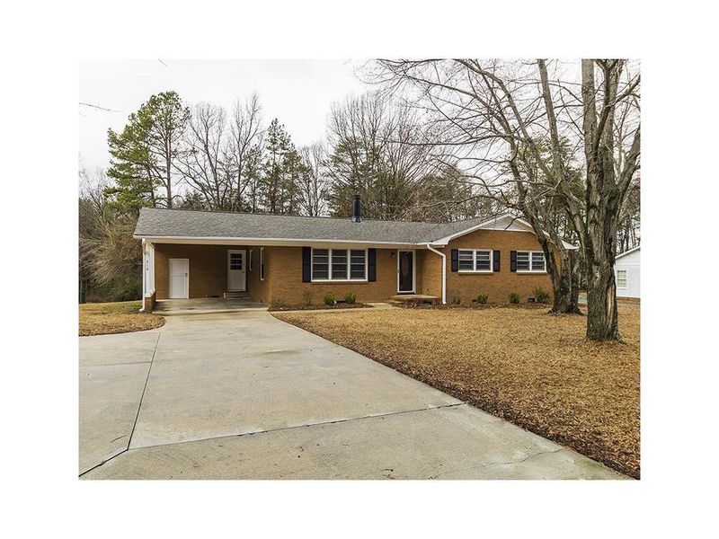 310 Spring Valley Dr, Burlington, NC 27217