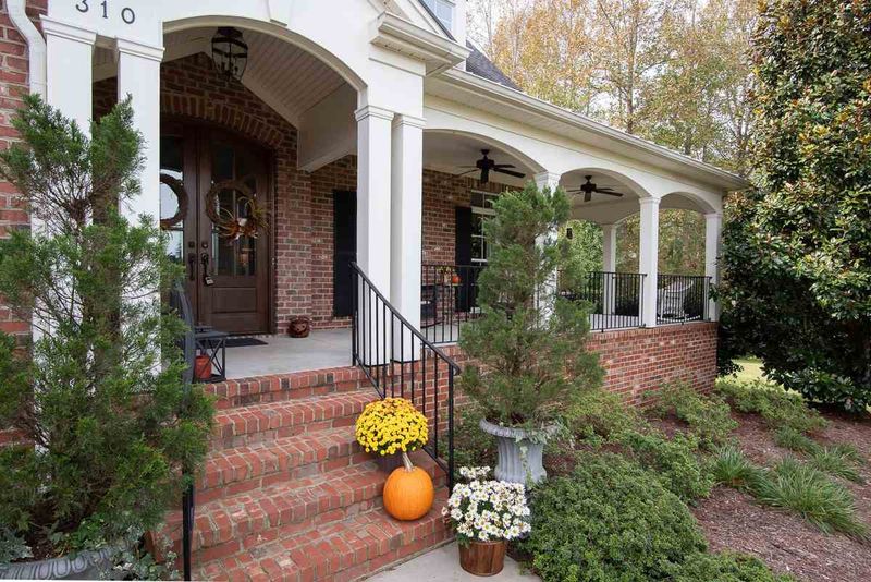 310 Wentworth Cir, Mebane, NC 27302