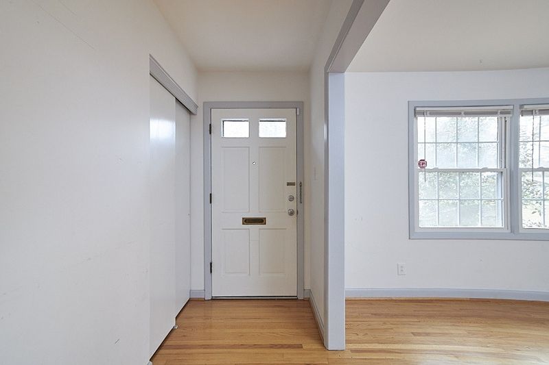 3102 Oxford Dr, Durham, NC 27707