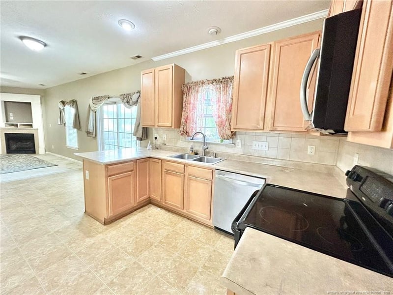 3108 High Plains Dr, Hope Mills, NC 28348