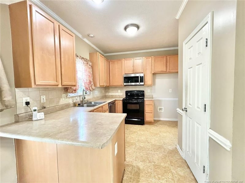 3108 High Plains Dr, Hope Mills, NC 28348