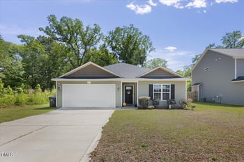 311 6th Ave, Raeford, NC 28376