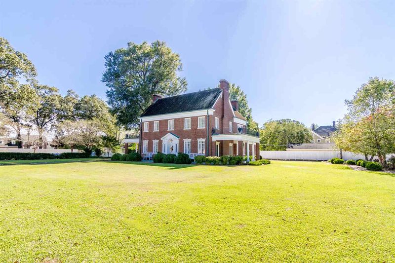 311 W Anderson St, Selma, NC 27576