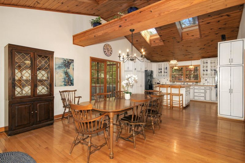 311 Avalon Ct, Chapel Hill, NC 27514