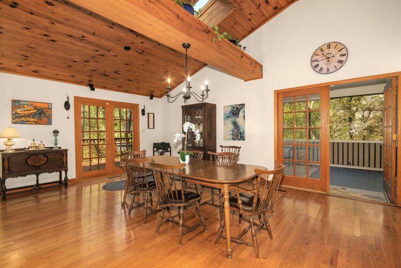 311 Avalon Ct, Chapel Hill, NC 27514