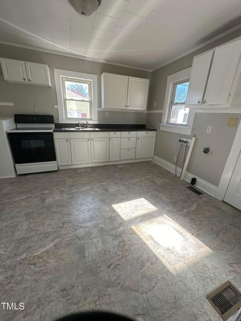 311 Coble St, Burlington, NC 27215