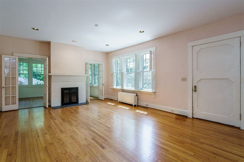 311 Hillcrest Rd, Raleigh, NC 27605