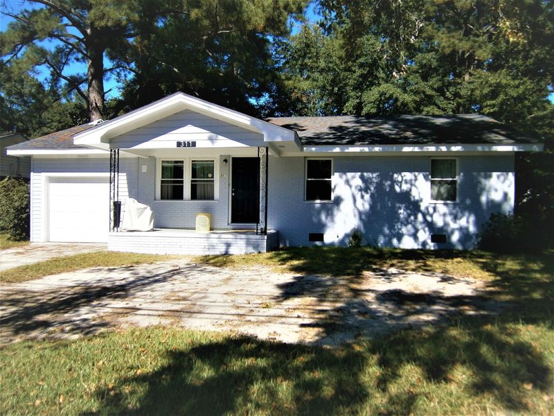 311 E Lizzie St, Selma, NC 27576